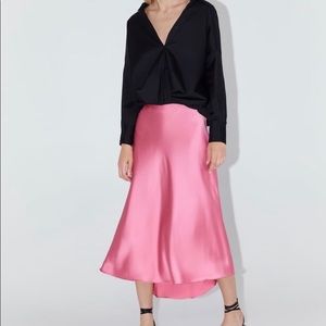 SOLD ⭐️ NWT Pink Zara midi skirt